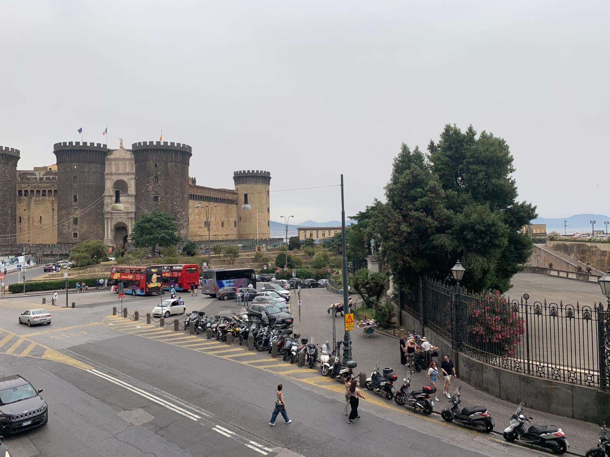 Gli Angioini Srl Aparthotel